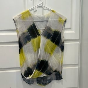 Bailey 44 yellow, navy and white top